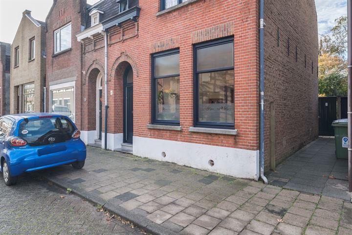 Bekijk foto 40 van Valkenburgstraat 8