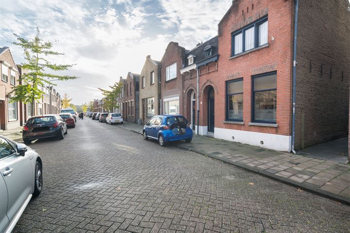 Bekijk foto 42 van Valkenburgstraat 8