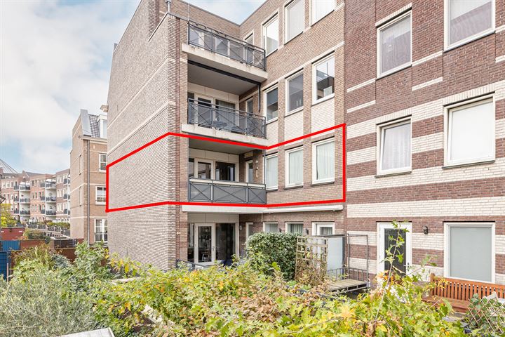 Bekijk foto 1 van Beatrixstraat 19