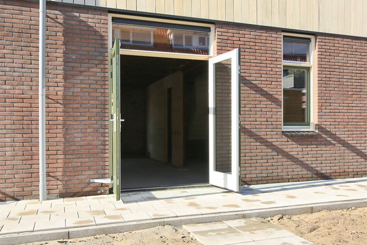 Bekijk foto 9 van Emostraat 13