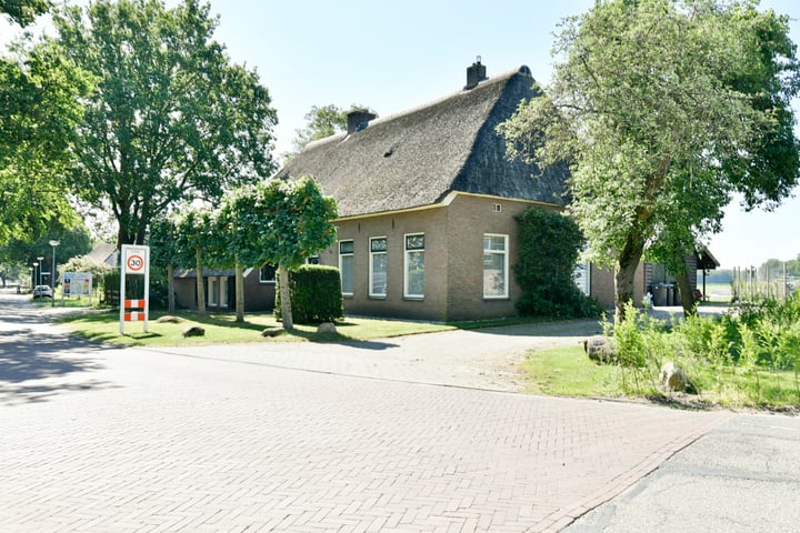 Bekijk foto 2 van Dorpsstraat 4