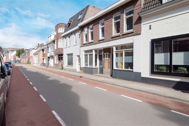 Bekijk foto 36 van Bisschop Zwijsenstraat 110