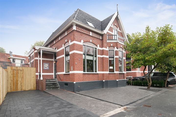 Bekijk foto 1 van Emmastraat 4