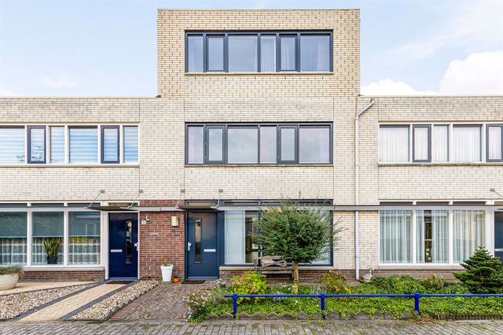 Bekijk foto 1 van Serooskerkestraat 18