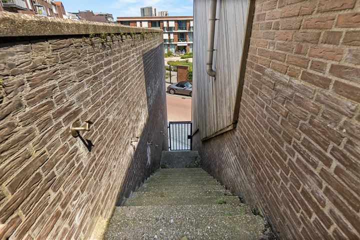 Bekijk foto 44 van Coosje Buskenstraat 6