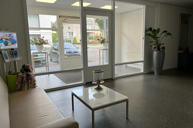 View photo 4 of Prinses Irenestraat 84