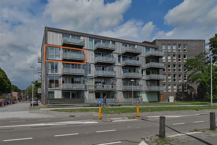 Bekijk foto 2 van Adriaan van Bergenstraat 60