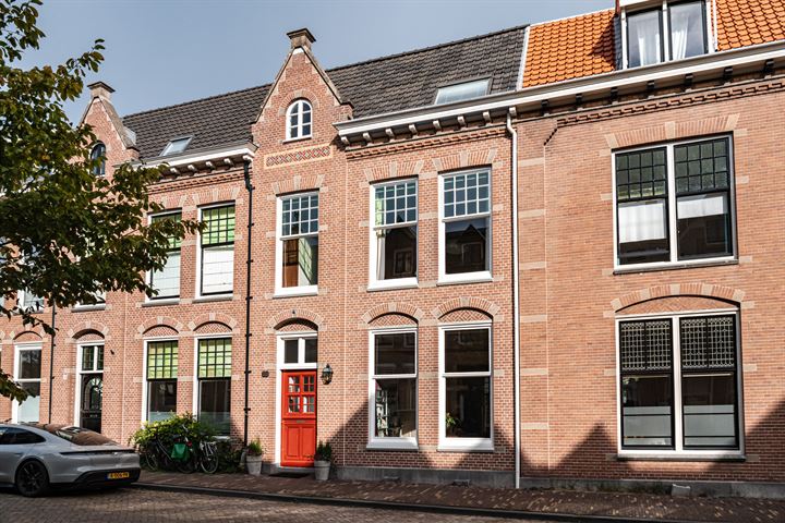 Bekijk foto 1 van Tweede Emmastraat 15