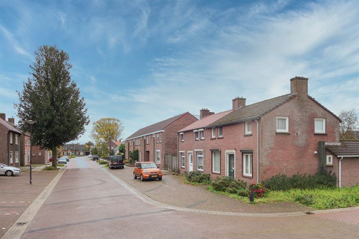 Bekijk foto 3 van Pastoriestraat 17