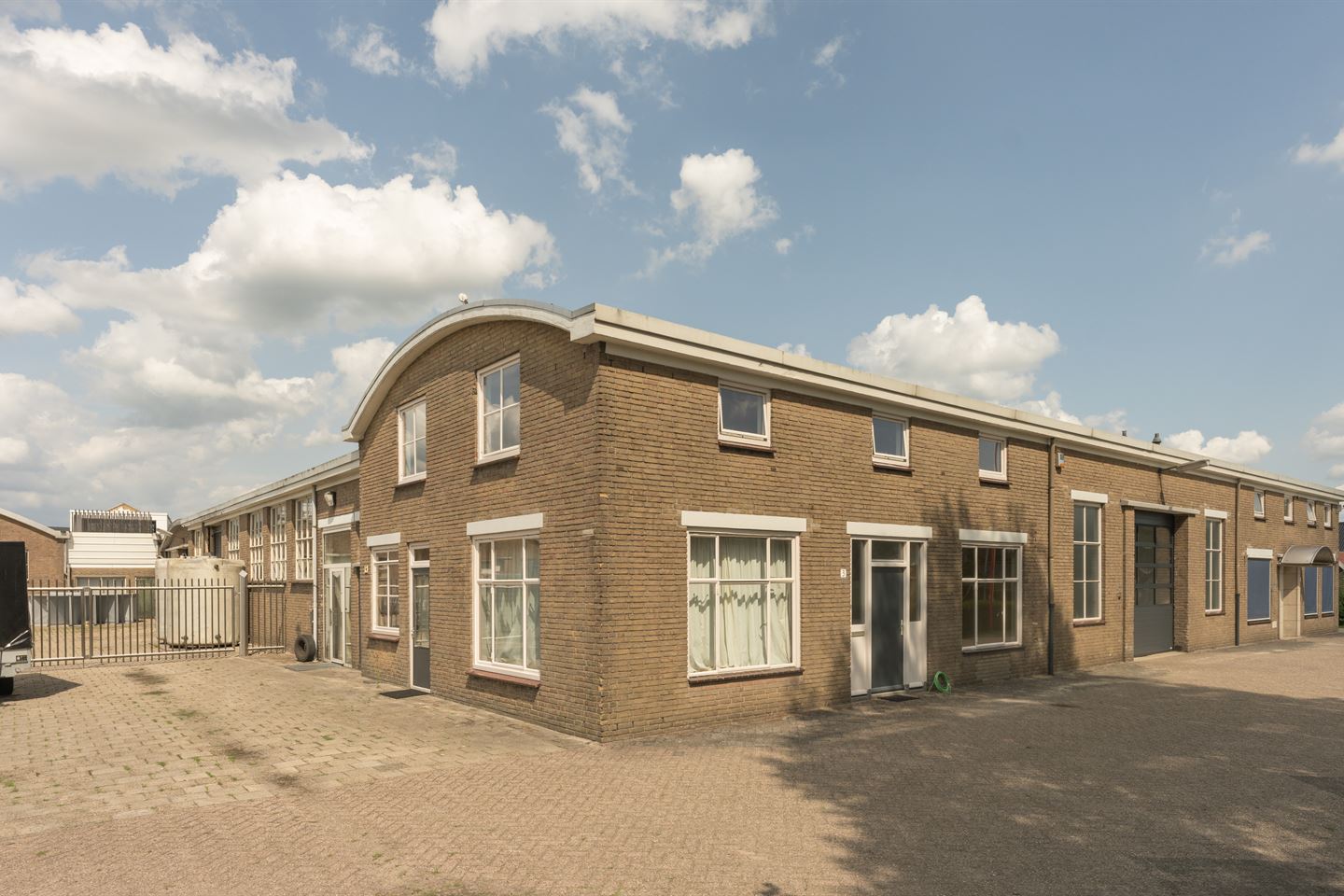 Bekijk foto 1 van Domstraat 1