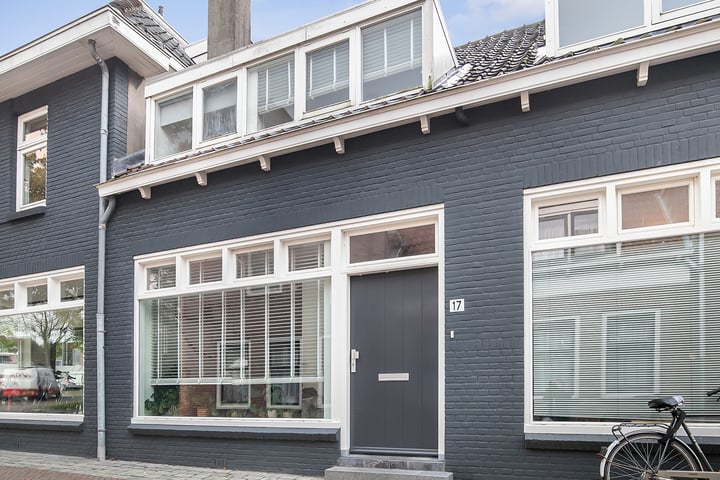 Bekijk foto 2 van Pyntorenstraat 17