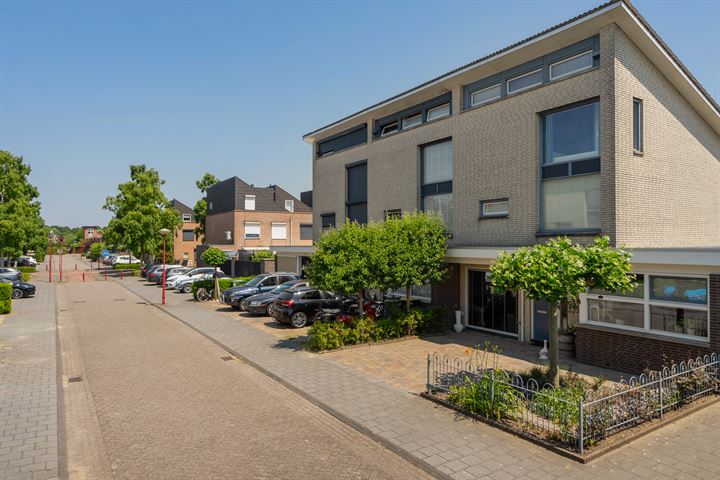 Bekijk foto 4 van Griegstraat 2