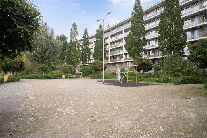 Bekijk foto 40 van Regenboogplein 8