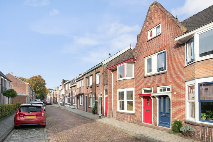 Bekijk foto 1 van Hoogvensestraat 111