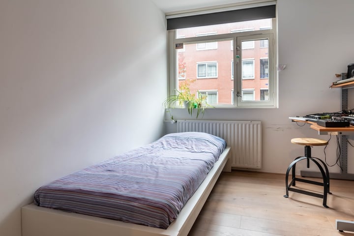 Bekijk foto 16 van Riouwstraat 36