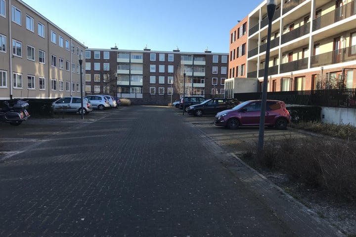 View photo 2 of Meindert Hobbemastraat 14