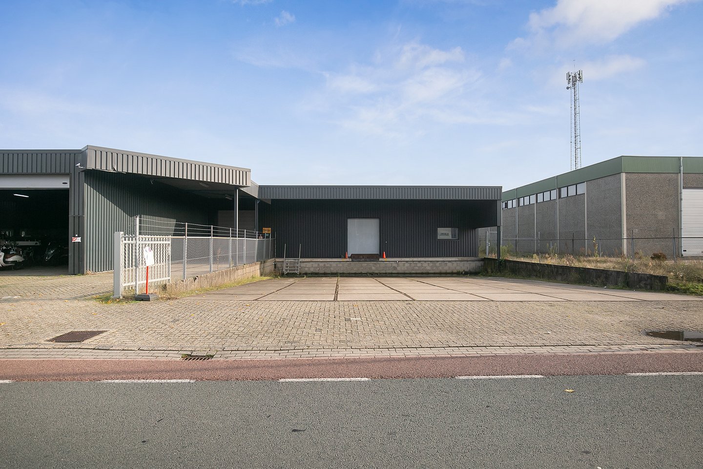 Bekijk foto 2 van Uiterwaardenstraat 7