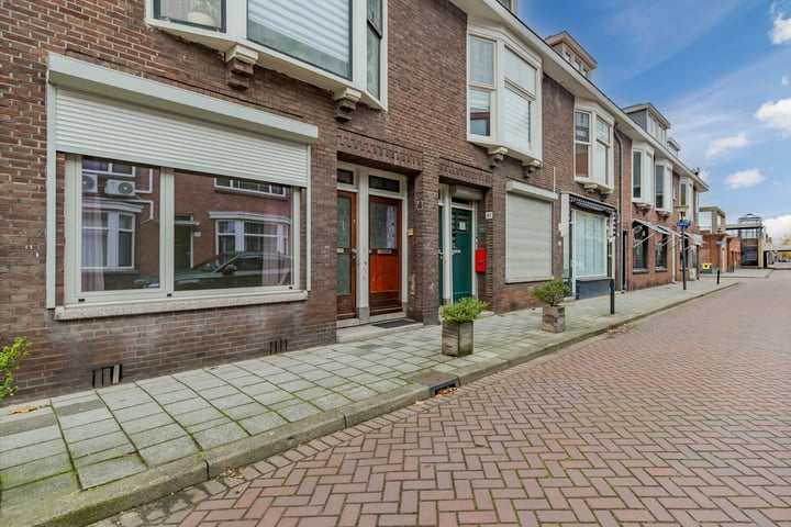 Bekijk foto 2 van van Riebeeckstraat 60