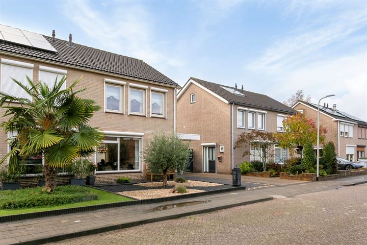 Bekijk foto 32 van Geraniumstraat 42