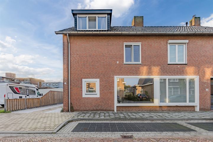 Bekijk foto 48 van Meerstraat 17