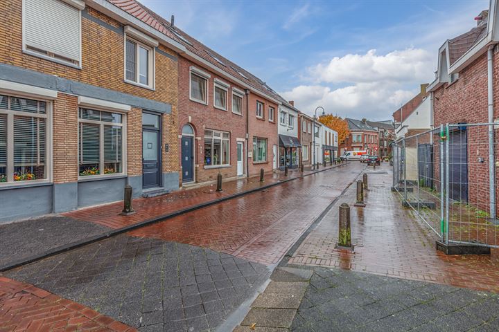 Bekijk foto 44 van Desiree Geeraertstraat 12