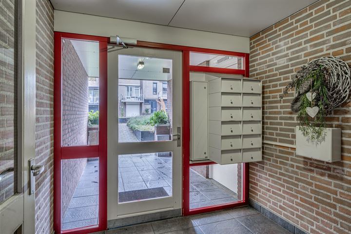 Bekijk foto 4 van Dokter Aletta Jacobsstraat 37