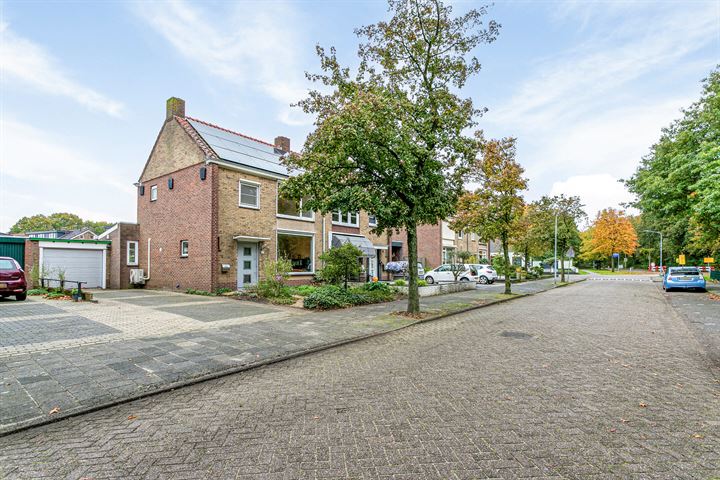 Bekijk foto 32 van De Hoogstraat 55