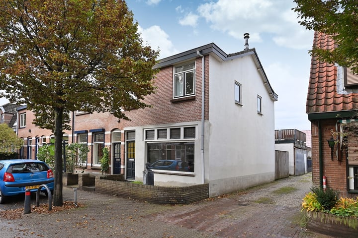 Bekijk foto 1 van Geuzenweg 247