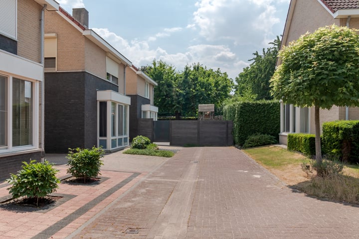 Bekijk foto 43 van Dokter Homanstraat 13-.