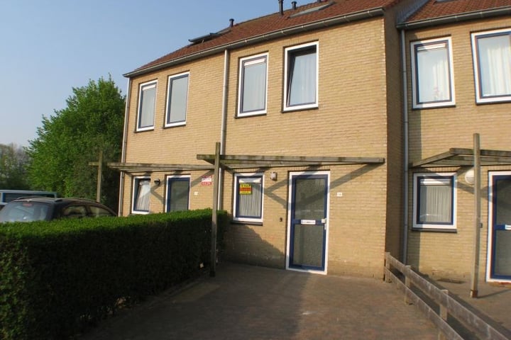 View photo 1 of Meidoornstraat 14