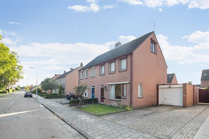 View photo 40 of Leeghwaterstraat 78