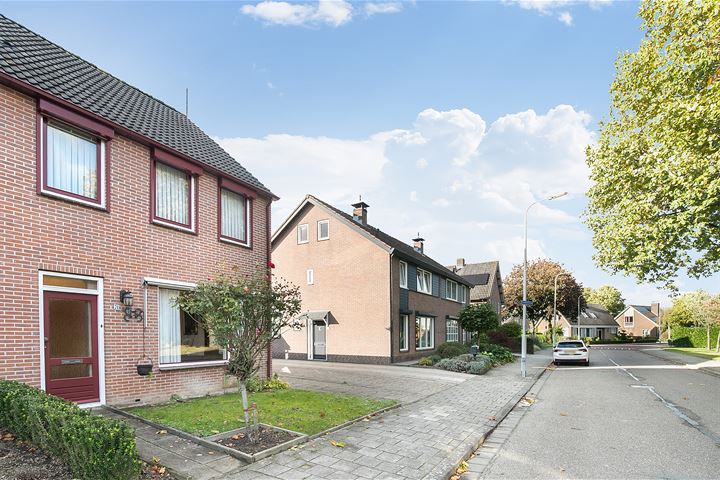 View photo 43 of Leeghwaterstraat 78