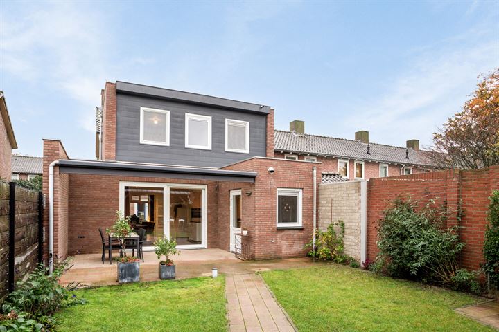 Bekijk foto 36 van Helwigstraat 11