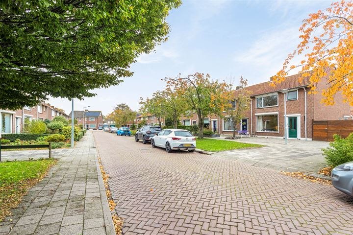 Bekijk foto 4 van Beatrixstraat 2