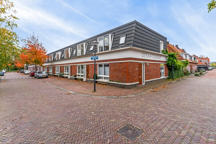 Bekijk foto 39 van De Genestetstraat 79