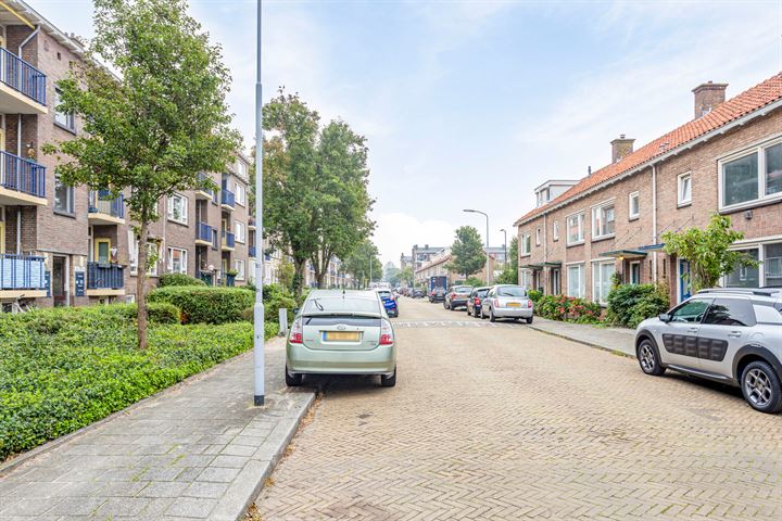 Bekijk foto 3 van De Genestetstraat 29