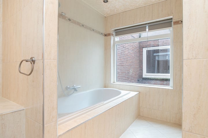 Bekijk foto 9 van Jhr. M.W.C. de Jongestraat 14-A