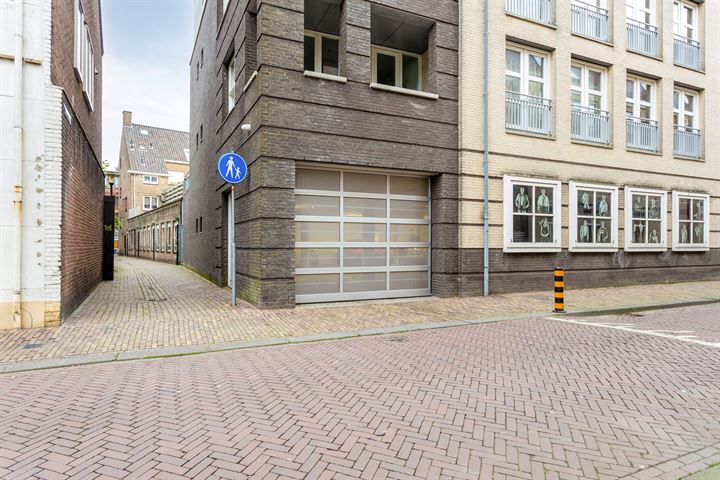 View photo 20 of Damstraat 30