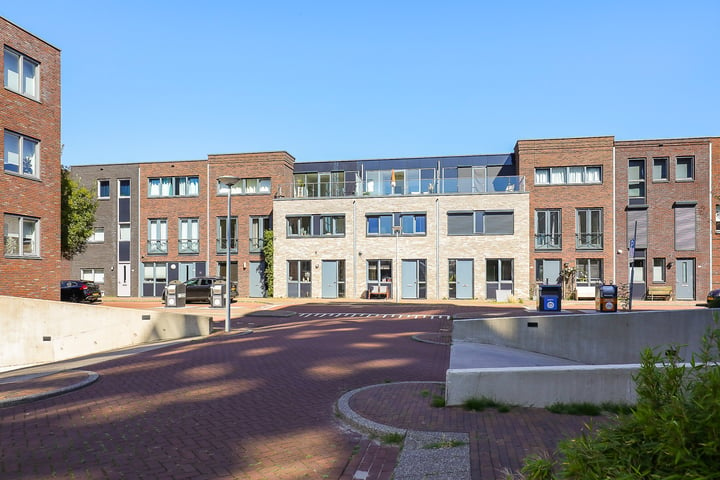 Bekijk foto 1 van Scheepsjagerstraat 37