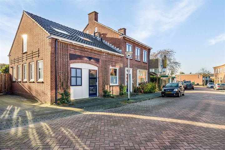 Bekijk foto 1 van Preangerstraat 51