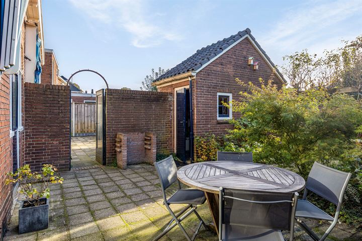 Bekijk foto 30 van Preangerstraat 51