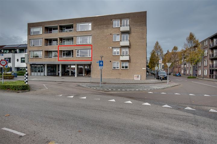 View photo 36 of Burgemeester van der Klokkenlaan 85