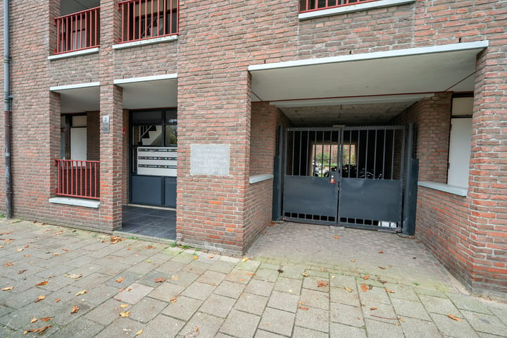 Bekijk foto 37 van Monseigneur Boermansstraat 22