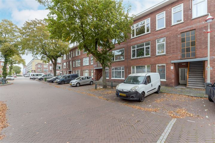 Bekijk foto 2 van Linnaeusstraat 46