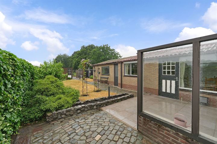 Bekijk foto 2 van Beatrixstraat 44