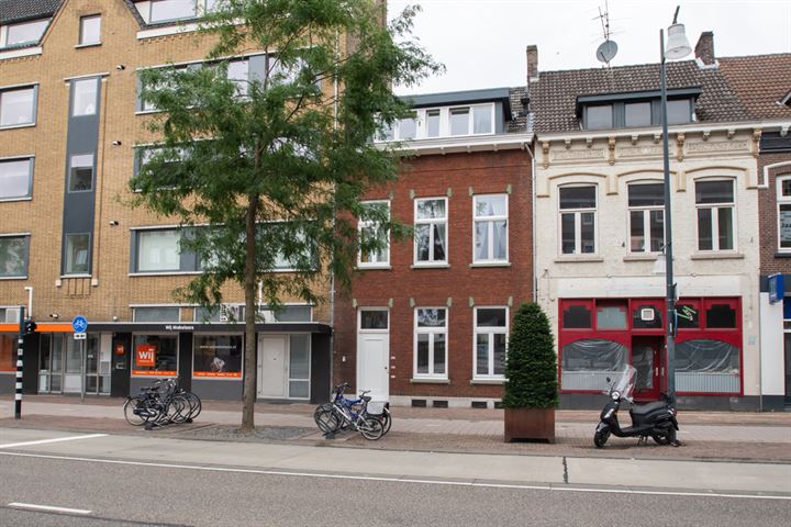 Bekijk foto 1 van Godsweerdersingel 3