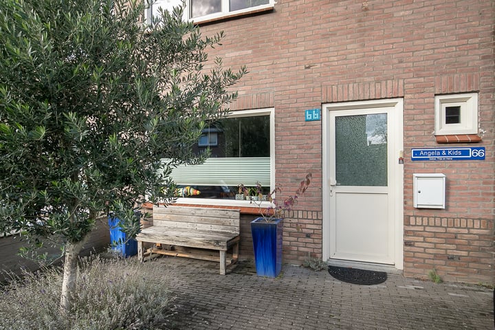 Bekijk foto 4 van Bergen op Zoomstraat 66