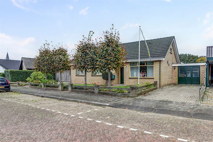 Bekijk foto 2 van Burgemeester Luskestraat 17