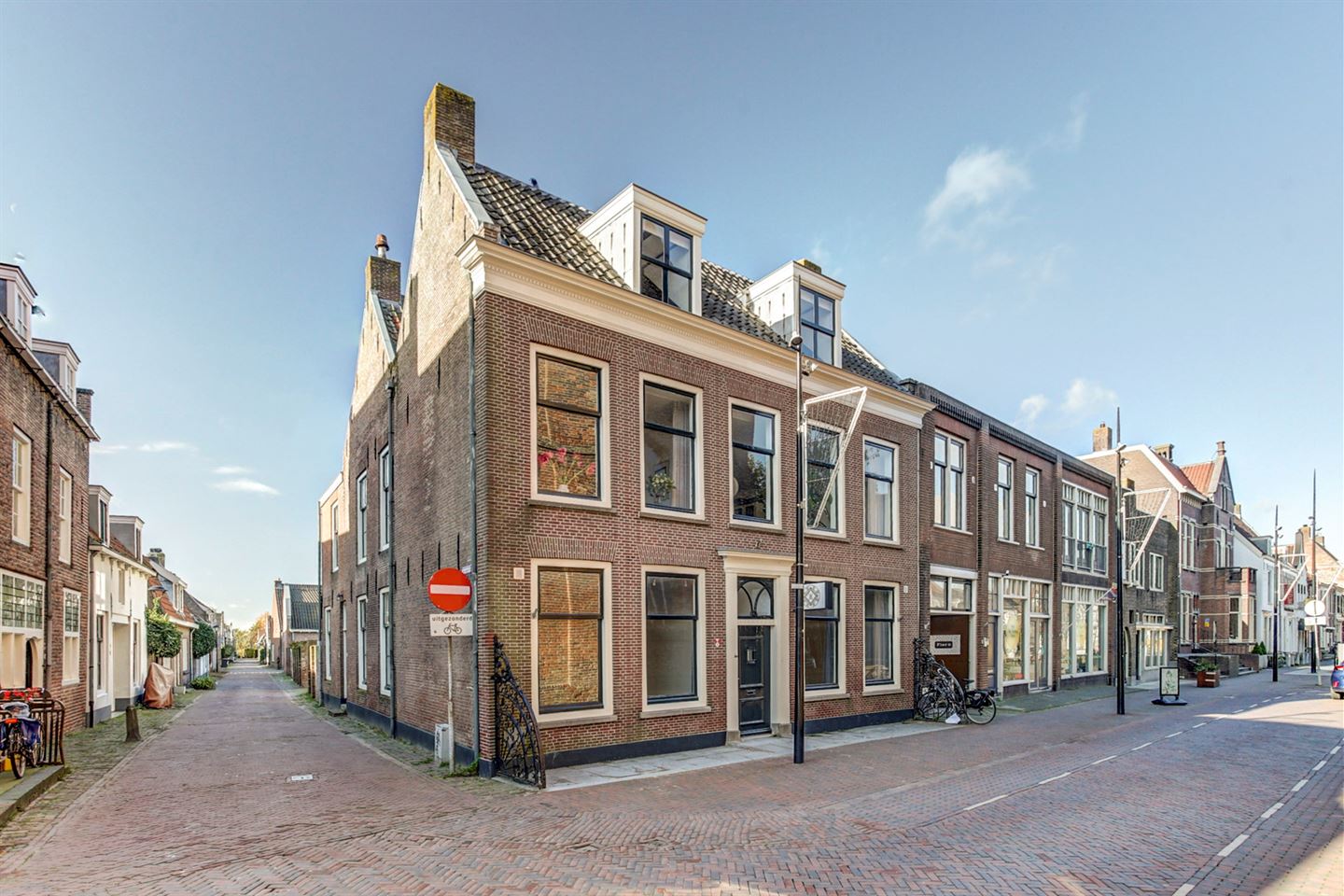 Bekijk foto 1 van Voorstraat 113