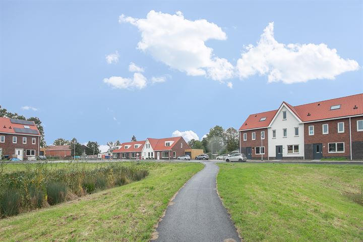 View photo 3 of Vuursteen 17